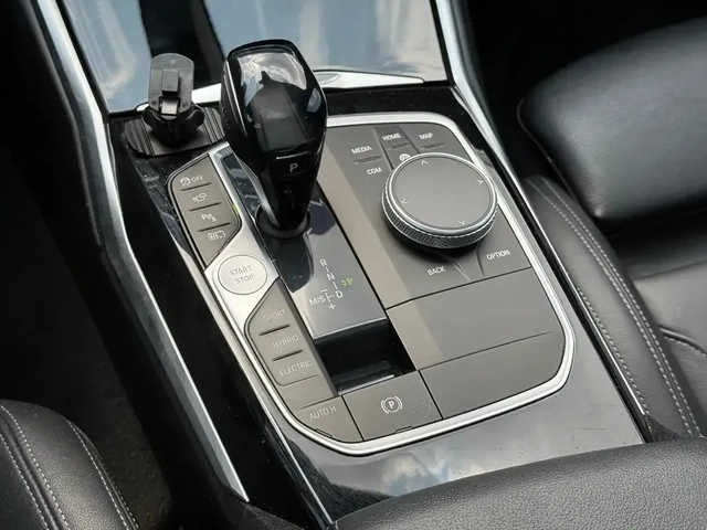 BMW 330 e xDrive Plug-in Hybrid - автомобили, коли, обяви за нови и употребявани 9