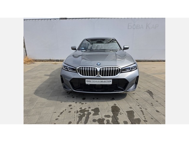 BMW 330e xDrive Sedan  - автомобили, коли, обяви за нови и употребявани 11