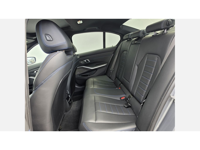 BMW 330e xDrive Sedan  - автомобили, коли, обяви за нови и употребявани 13