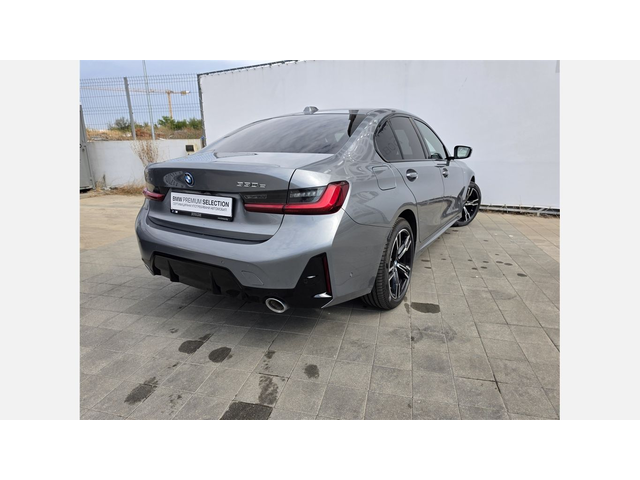 BMW 330e xDrive Sedan  - автомобили, коли, обяви за нови и употребявани 1
