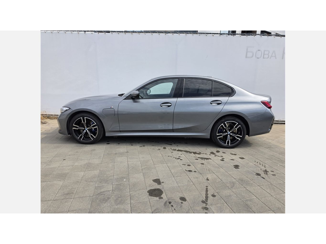 BMW 330e xDrive Sedan  - автомобили, коли, обяви за нови и употребявани 2