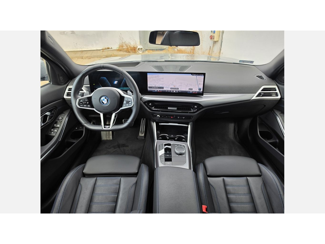 BMW 330e xDrive Sedan  - автомобили, коли, обяви за нови и употребявани 6