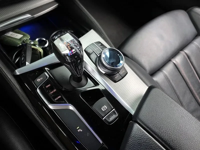 BMW 520 I xDrive M Sports - автомобили, коли, обяви за нови и употребявани 8