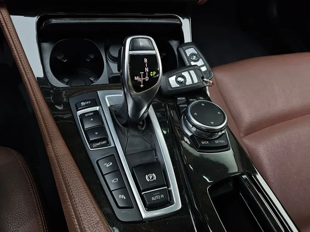 BMW 520 I xDrive M Aerodynamics - автомобили, коли, обяви за нови и употребявани 8