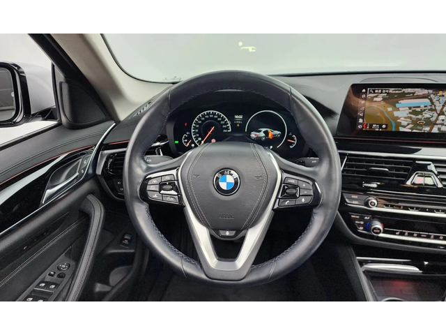 BMW 520 5 Series (G30) 520I Luxury - автомобили, коли, обяви за нови и употребявани 12