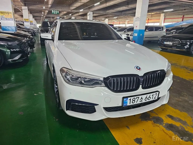 BMW 520 * ДИСТРОНИК * 360 * ОБДУХВАНЕ * B&W* DIGITAL - автомобили, коли, обяви за нови и употребявани 1