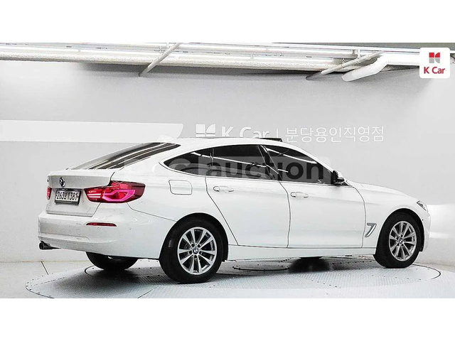 BMW 520 ПОДГРЕВИ * ПАНО * HEAD-UP * KEYLESS - автомобили, коли, обяви за нови и употребявани 1
