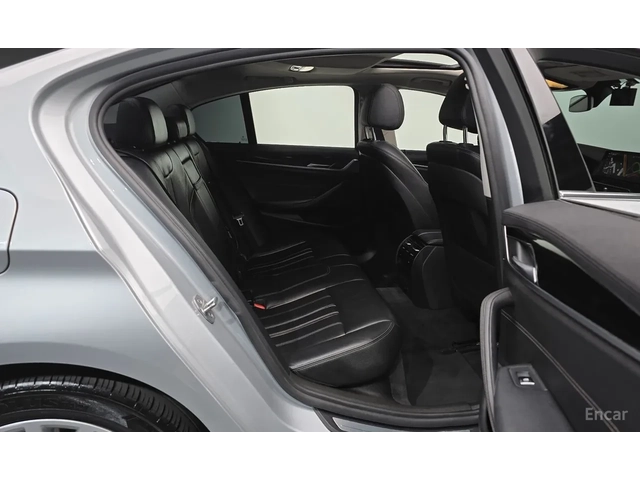 BMW 02 G30 LUXURY EDITION - автомобили, коли, обяви за нови и употребявани 12