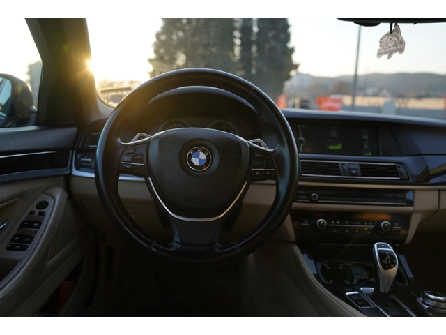 BMW 520 ГОЛЯМА НАВИГАЦИЯ* ПЕРА* КОЖА* BIXENON* ПАРКТРОНИК - автомобили, коли, обяви за нови и употребявани 8