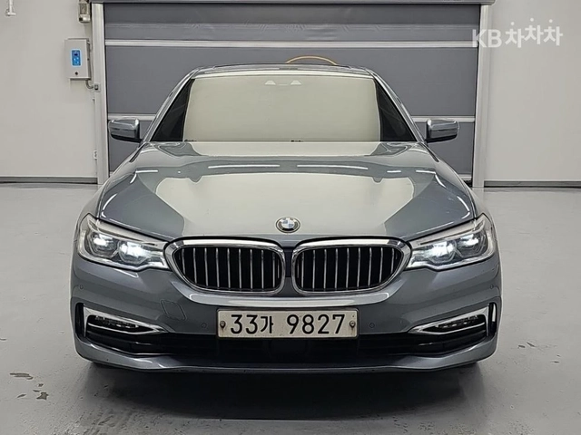 BMW 520 xDrive Luxury Plus (G30) - автомобили, коли, обяви за нови и употребявани 1