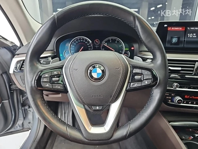 BMW 520 xDrive Luxury Plus (G30) - автомобили, коли, обяви за нови и употребявани 5
