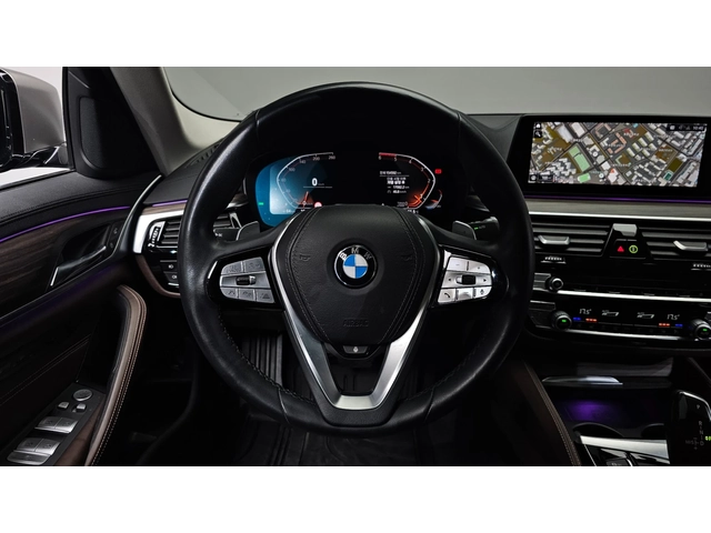 BMW 520 520d xDrive Luxury Plus - автомобили, коли, обяви за нови и употребявани 12