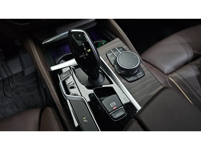 BMW 520 520d xDrive Luxury Plus - автомобили, коли, обяви за нови и употребявани 7