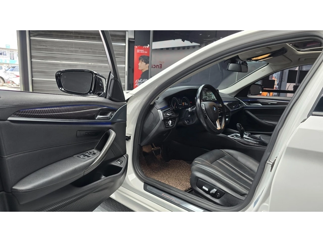 BMW 520 520i Luxury | HUD | Адаптивен круиз | Камера - автомобили, коли, обяви за нови и употребявани 8