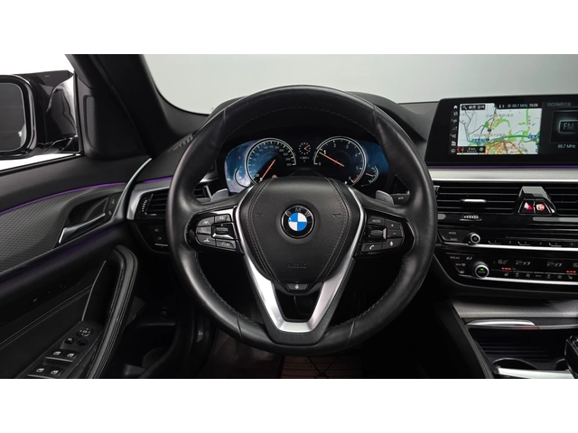 BMW 520 520d M Sport | HUD | Адаптивен круиз | M пакет - автомобили, коли, обяви за нови и употребявани 10