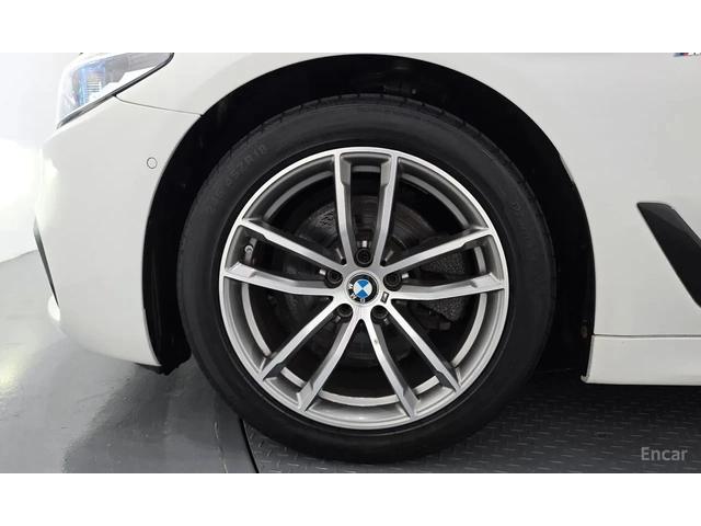 BMW 520 520d M Sport | HUD | Адаптивен круиз | M пакет - автомобили, коли, обяви за нови и употребявани 16