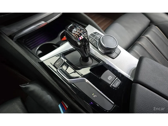 BMW 520 520d M Sport | HUD | Адаптивен круиз | M пакет - автомобили, коли, обяви за нови и употребявани 7