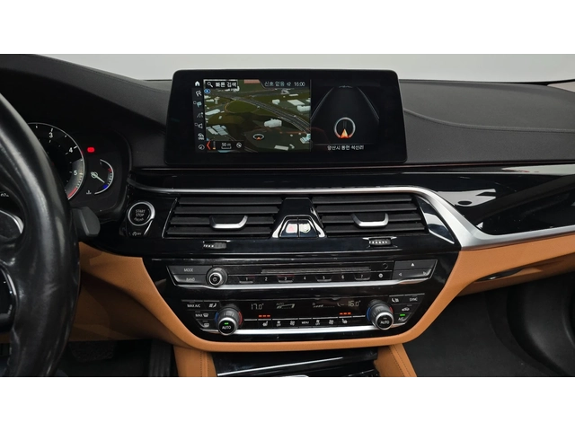 BMW 520 520d Luxury Special Edition | HUD | Adaptive Cruis - автомобили, коли, обяви за нови и употребявани 13