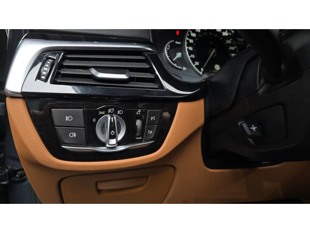 BMW 520 520d Luxury Special Edition | HUD | Adaptive Cruis - автомобили, коли, обяви за нови и употребявани 16