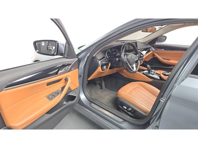 BMW 520 520d Luxury Special Edition | HUD | Adaptive Cruis - автомобили, коли, обяви за нови и употребявани 8