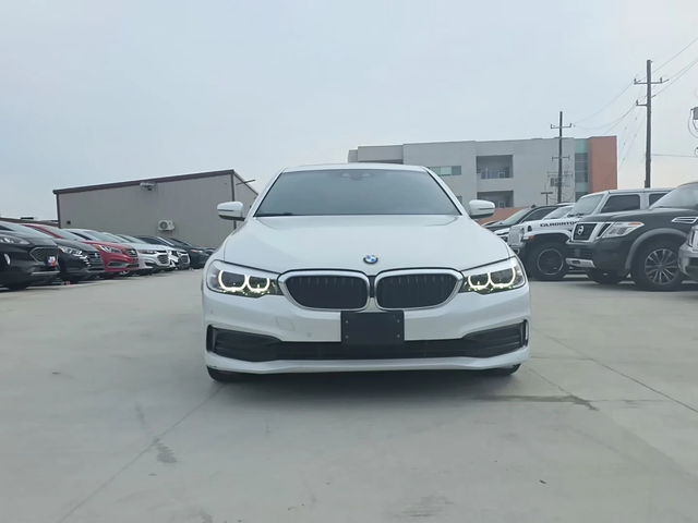 BMW 530 i SPORT LINE - автомобили, коли, обяви за нови и употребявани 0