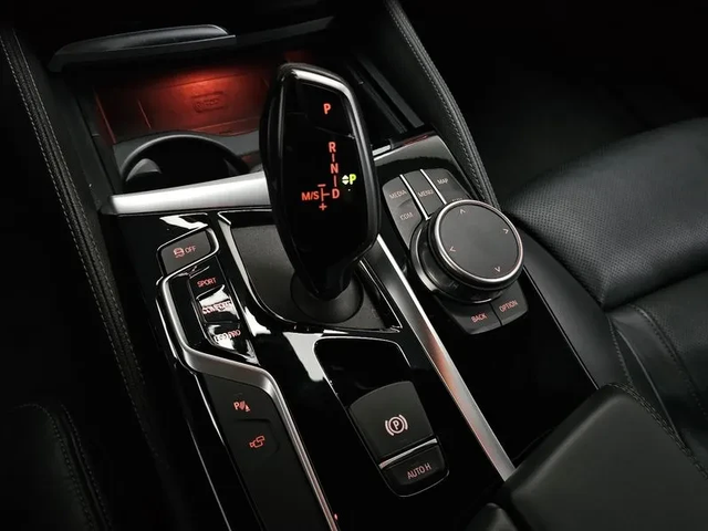 BMW 530 I M Sports Plus - автомобили, коли, обяви за нови и употребявани 8