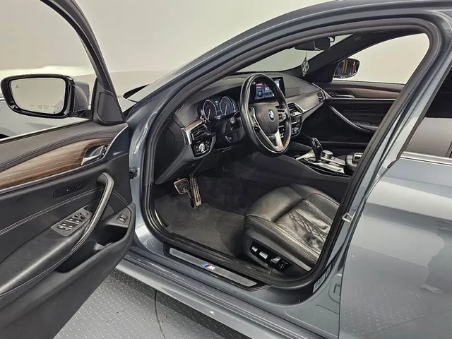 BMW 530 i xDrive M Sports Plus - автомобили, коли, обяви за нови и употребявани 10