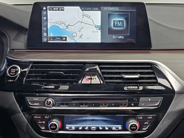 BMW 530 i xDrive M Sports Plus - автомобили, коли, обяви за нови и употребявани 13