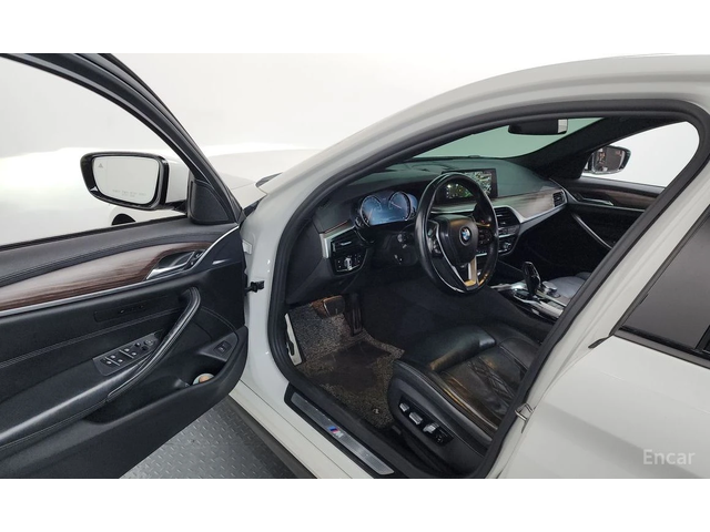 BMW 530 xDrive M Sport Plus* HEAD-UP* 360 CAM* ОБДУХВАНЕ* - автомобили, коли, обяви за нови и употребявани 4