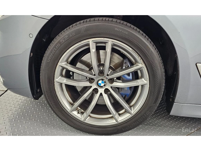 BMW 530 xDrive M Sport Plus* HEAD-UP* 360 CAM* ОБДУХВАНЕ* - автомобили, коли, обяви за нови и употребявани 4