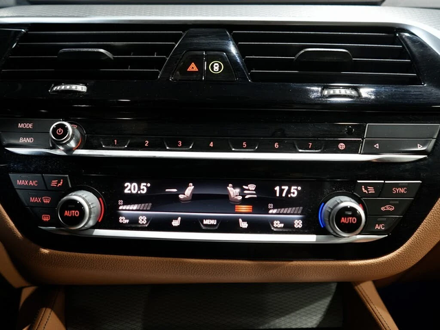 BMW 530 АвтоКредит* (ЦЕНА ДО БГ)530i xDrive Sedan AWD - автомобили, коли, обяви за нови и употребявани 9