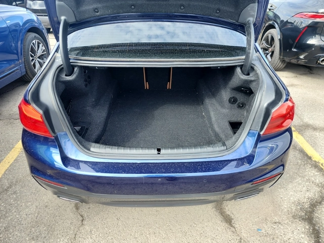 BMW 530 i xDrive/M-Pack/Digital/H&K/Pano - автомобили, коли, обяви за нови и употребявани 4