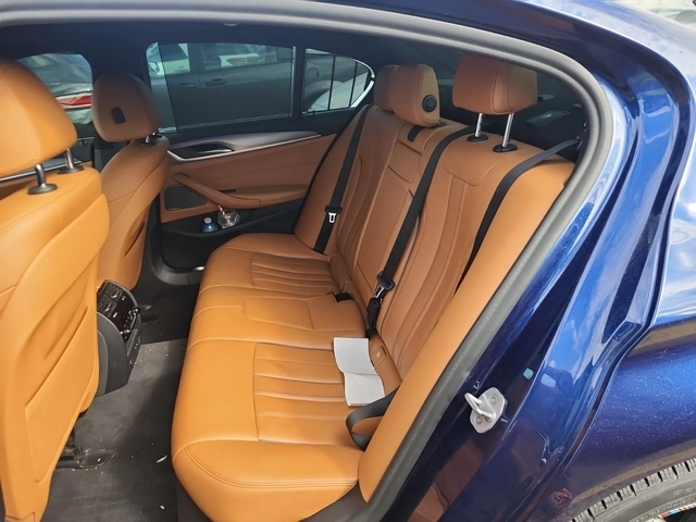 BMW 530 i xDrive/M-Pack/Digital/H&K/Pano - автомобили, коли, обяви за нови и употребявани 7