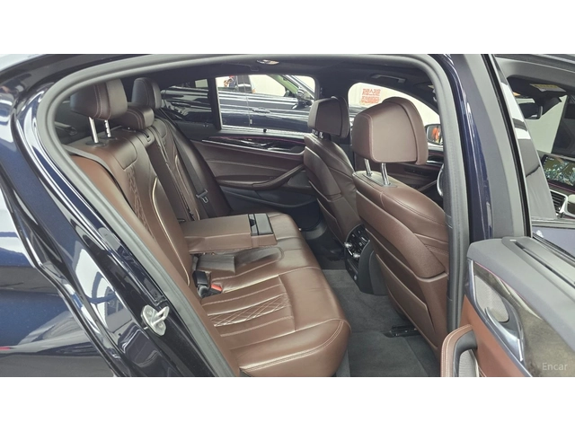 BMW 530 M* ОБДУХВАНЕ* ПОДГРЕВ* 360 КАМЕРА* ПАНОРАМА* HEADU - автомобили, коли, обяви за нови и употребявани 10