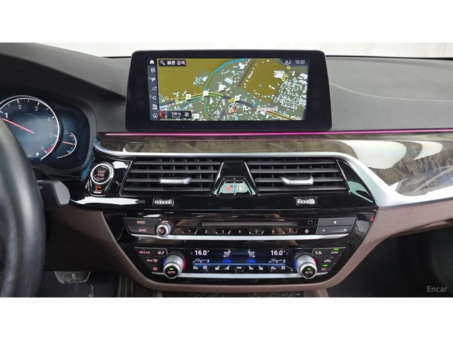 BMW 530 M* ОБДУХВАНЕ* ПОДГРЕВ* 360 КАМЕРА* ПАНОРАМА* HEADU - автомобили, коли, обяви за нови и употребявани 12