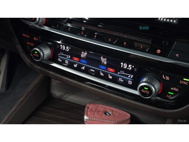 BMW 530 xDrive M PACK* 360* ДИГ ТАБЛО* DISTRO* ОБДУХ* LANE - автомобили, коли, обяви за нови и употребявани 12