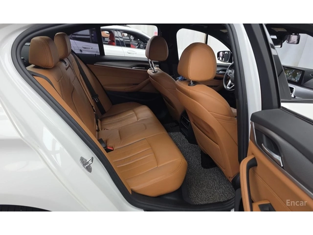 BMW 530 i xDrive M SPORT* BOWERS & WILKINS* DISTRONIC* - автомобили, коли, обяви за нови и употребявани 14