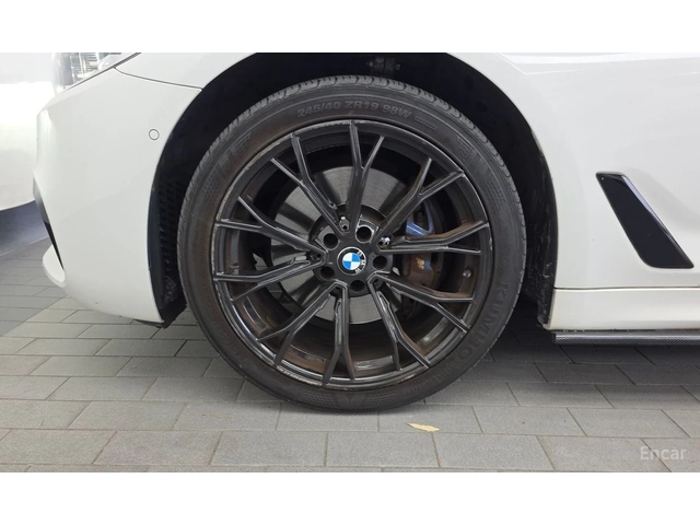 BMW 530 i xDrive M SPORT* BOWERS & WILKINS* DISTRONIC* - автомобили, коли, обяви за нови и употребявани 4