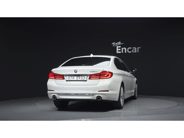 BMW 530 d Luxury Plus - автомобили, коли, обяви за нови и употребявани 3