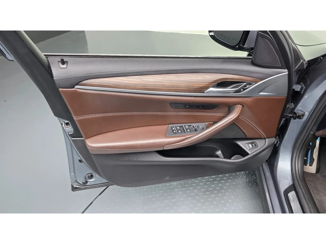 BMW 530 M Sport Plus - автомобили, коли, обяви за нови и употребявани 7