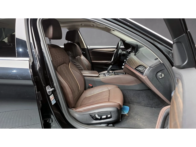 BMW 530 i xDrive Luxury Plus | HUD | Ventilated Seats - автомобили, коли, обяви за нови и употребявани 9