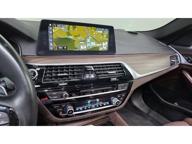 BMW 530 M Sport Plus - автомобили, коли, обяви за нови и употребявани 12