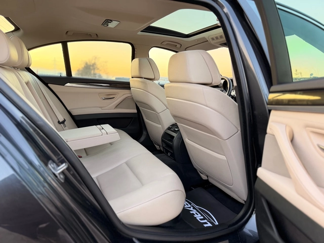 BMW 530 d= M-performance= Distronic= Keyless= HUD= Soft Cl - автомобили, коли, обяви за нови и употребявани 11