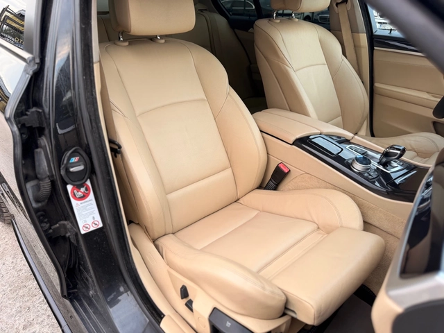 BMW 530 d= M-performance= HUD= Keyless= - автомобили, коли, обяви за нови и употребявани 11