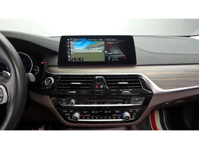BMW 530 i xDrive Luxury Plus - автомобили, коли, обяви за нови и употребявани 12