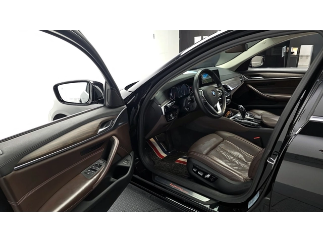 BMW 530 i xDrive Luxury Plus - автомобили, коли, обяви за нови и употребявани 8