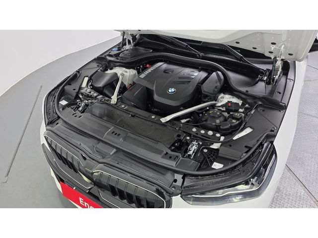 BMW 530 530i xDrive M Sport - автомобили, коли, обяви за нови и употребявани 4
