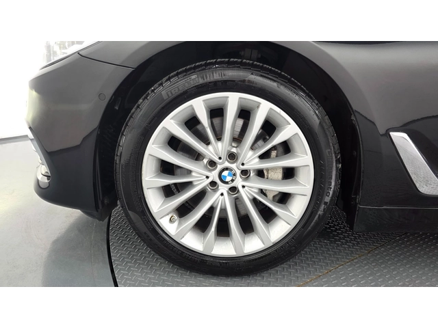 BMW 530 i xDrive Luxury Plus - автомобили, коли, обяви за нови и употребявани 4