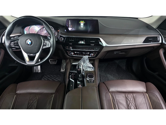 BMW 530 i xDrive Luxury Plus - автомобили, коли, обяви за нови и употребявани 6