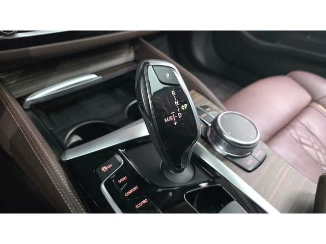 BMW 530 i xDrive Luxury Plus - автомобили, коли, обяви за нови и употребявани 8